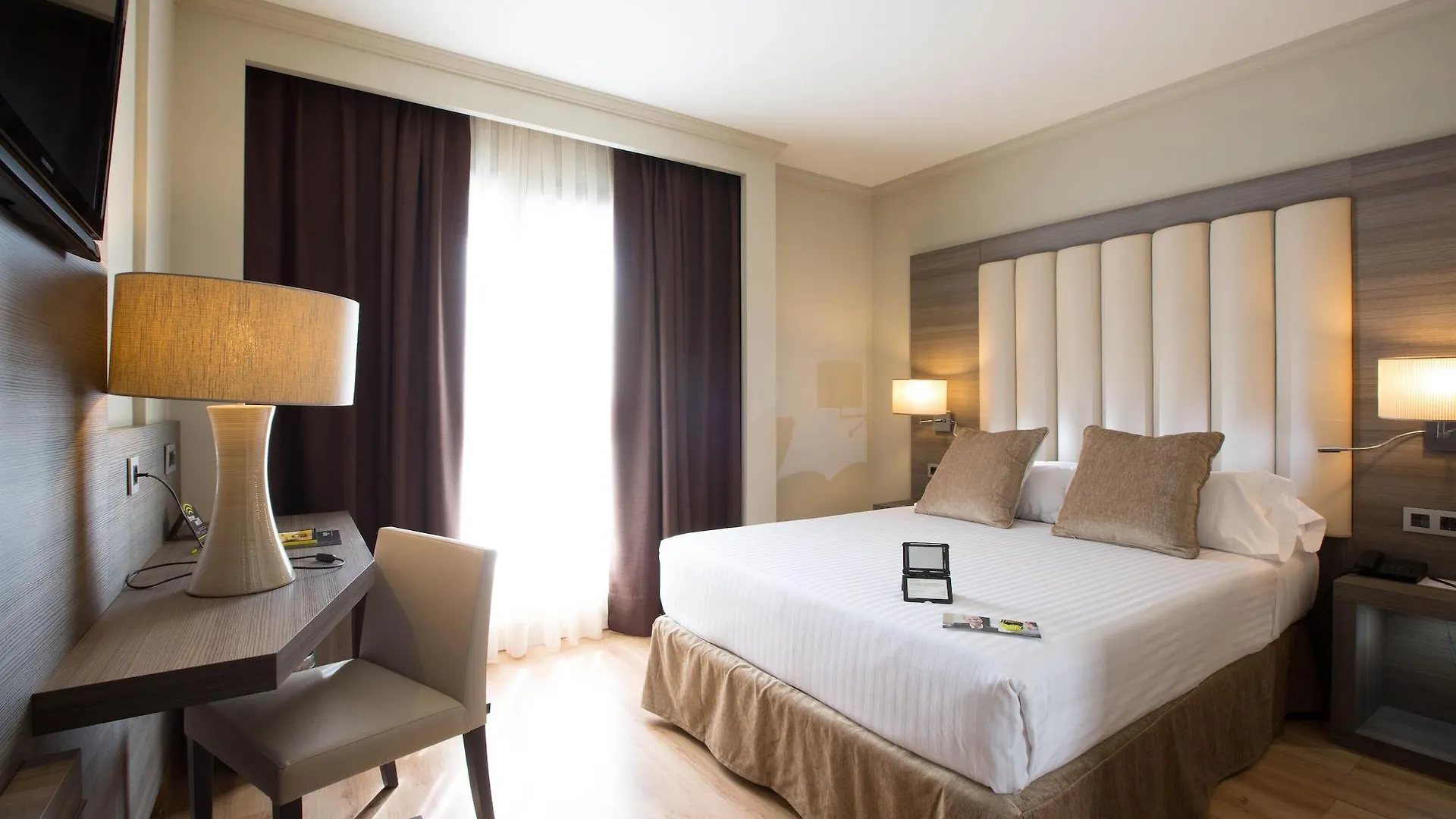 Gran Hotel Luna De Granada 4*,