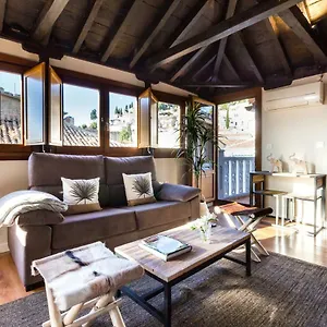 Apartamento Fantástico ático Con Terraza Y Vistas En El Centro, Granada