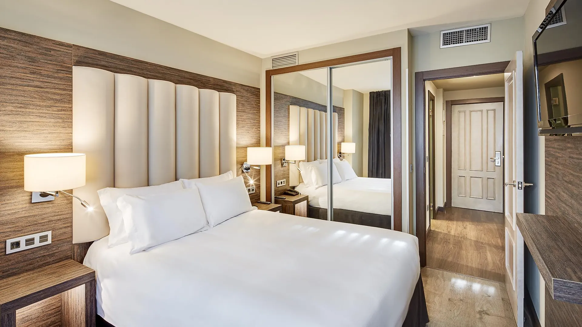 Gran Hotel Luna De Granada 4*,