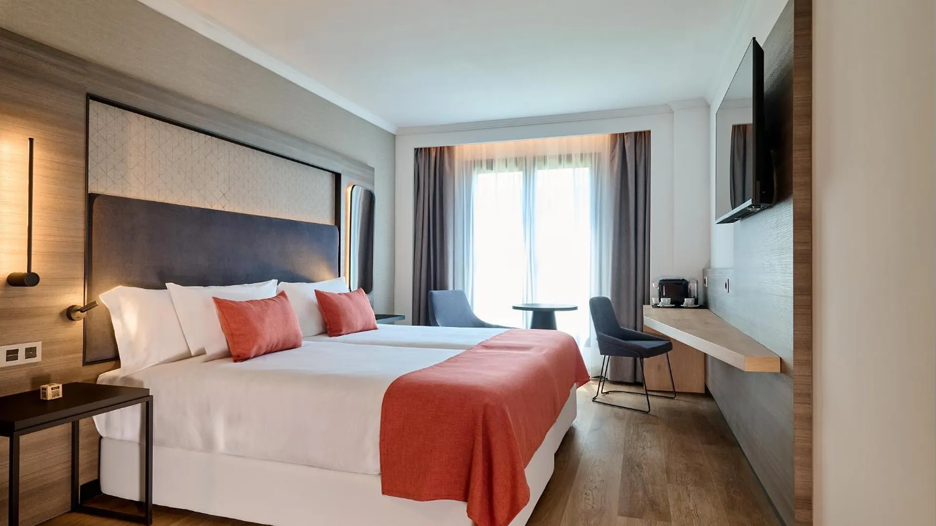 Gran Hotel Luna De Granada 4*,